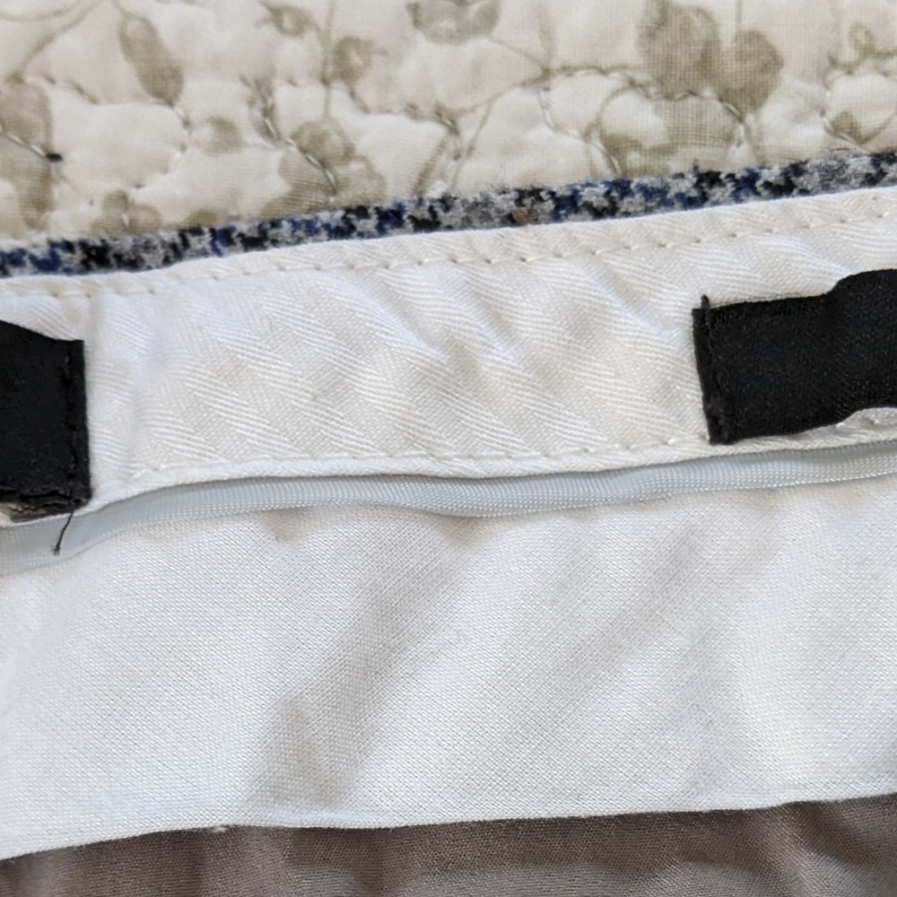 Banana REPUBLIC Size 4 Ryan Crop Pants Blue Black & Gray Plaid Perfect For Fall - Picture 7 of 8